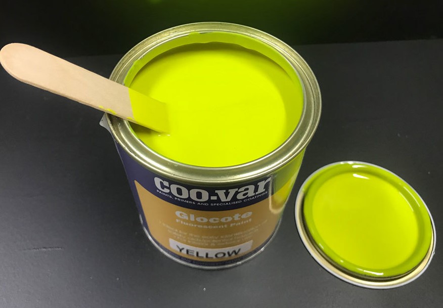 Farba fluorescencyjna