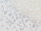 Mikrogranulki refleksyjne odbijające światło