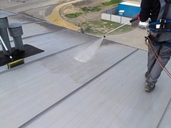 Czyszczenie dachów metalowych