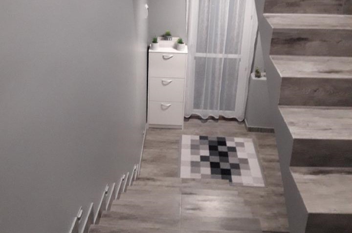 Lakier do klatki schodowej