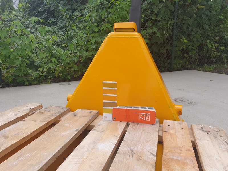 Spray w kolorze RAL 1007 na wózku