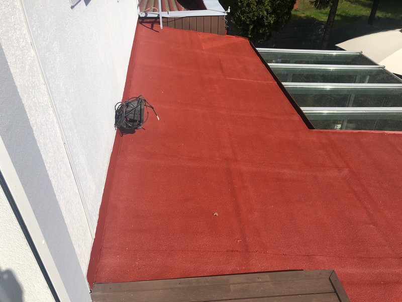 Farba do papy Elastodeck RAL 3009 na dachu