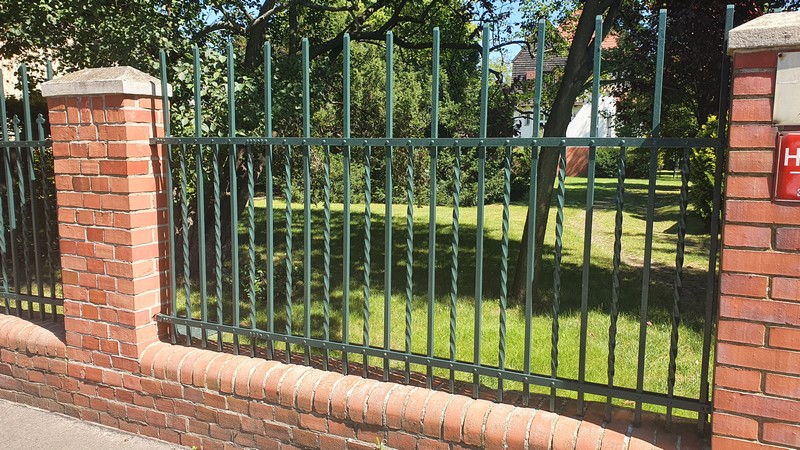 Farba alkidowa Metalcote RAL 6012 na przyczepie
