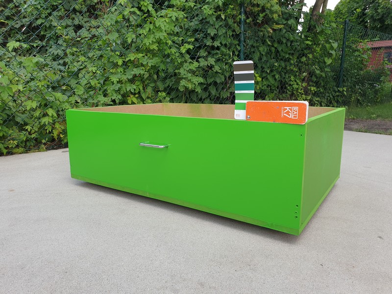 Spray w kolorze RAL 6018 na szufladzie