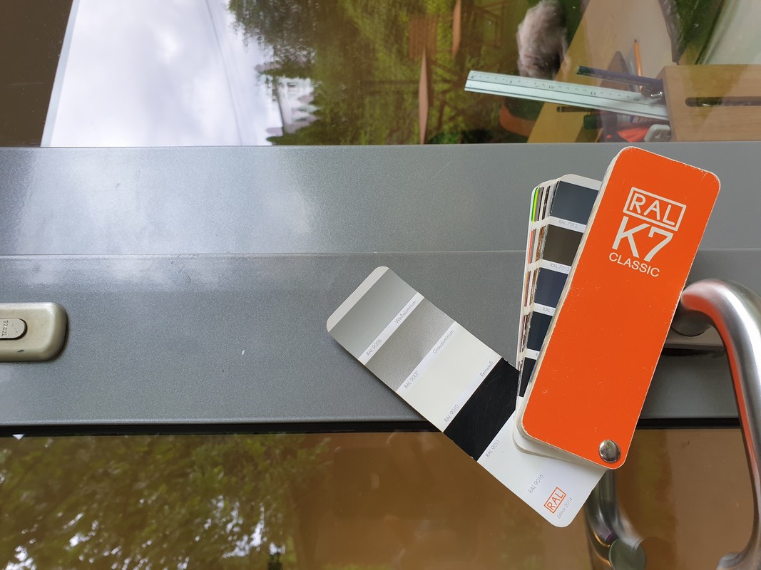 Rama okienna w kolorze RAL 9007