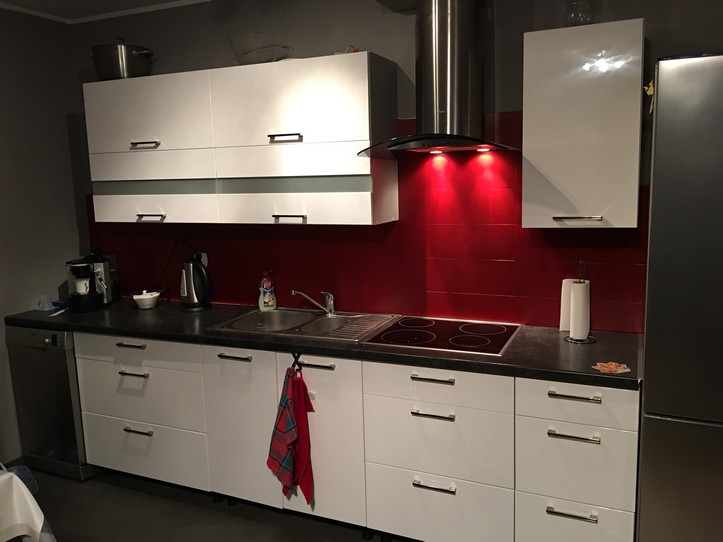 Farba do płytek ceramicznych Hydropox RAL 3013 na płytkach