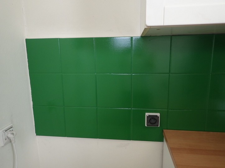Farba do płytek ceramicznych Hydropox RAL 6017 na płytkach