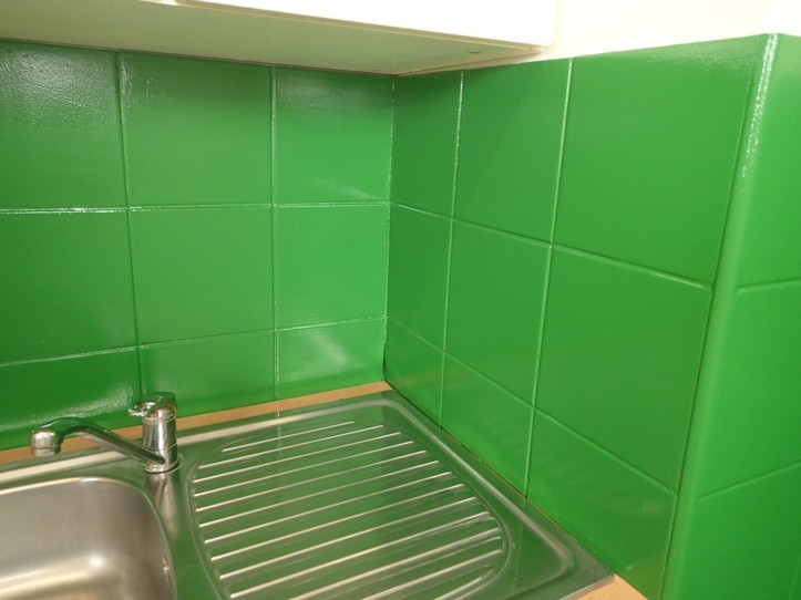 Farba do płytek ceramicznych Hydropox RAL 6017 na płytkach