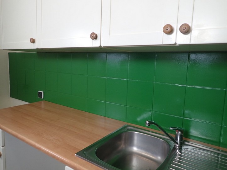 Farba do płytek ceramicznych Hydropox RAL 6017 na płytkach