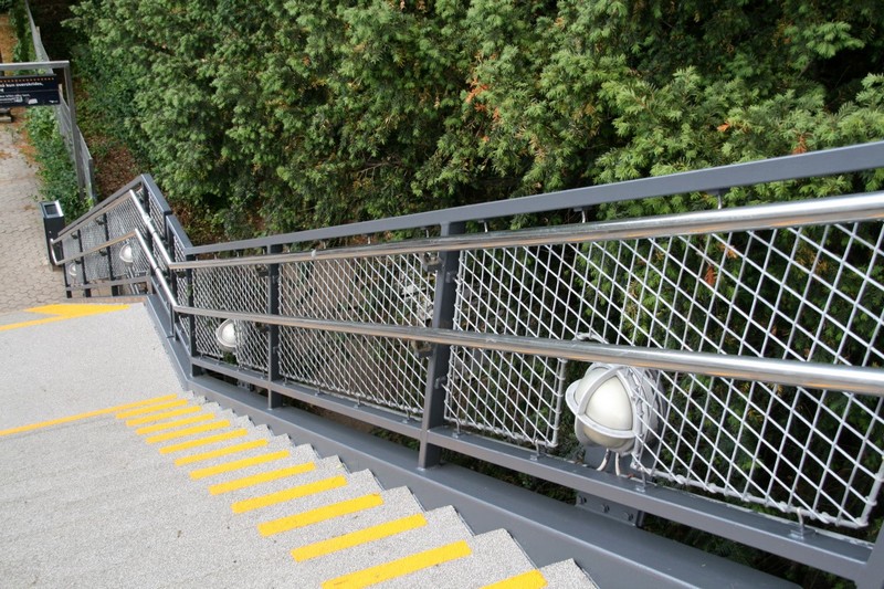Farba antykorozyjna Monoguard RAL 7016 na barierce