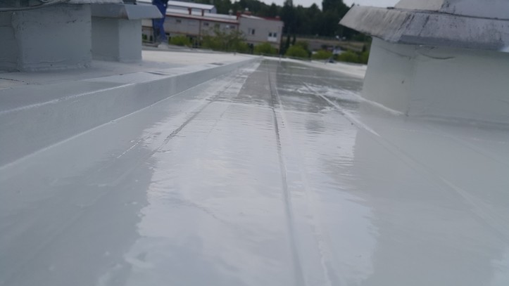 Preparat antykorozyjny, uszczelniający Elastometal RAL 9002 na dachu