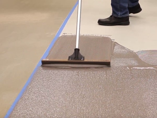 Aplikacja E Deck Slurry za pomocą rakli