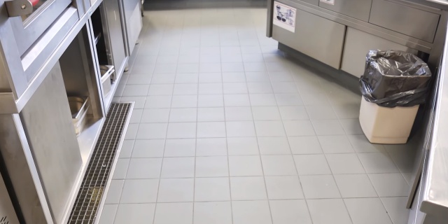 Malowanie kafelków podłogowych