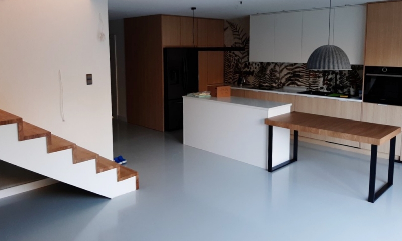 Grubopowłokowa posadzka epoksydowa samorozlewna HardCoat 30-52 SL