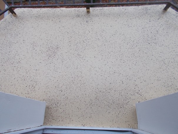 Jednoskładnikowa farba z płatkami dekoracyjnymi