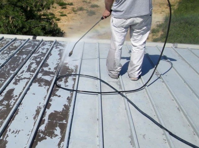 Odnawianie dachůwki za pomocĻ lakieru