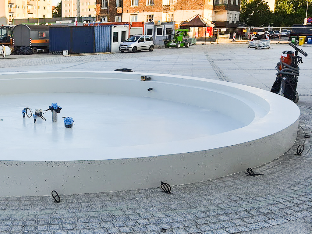 Fontanna pomalowana 3