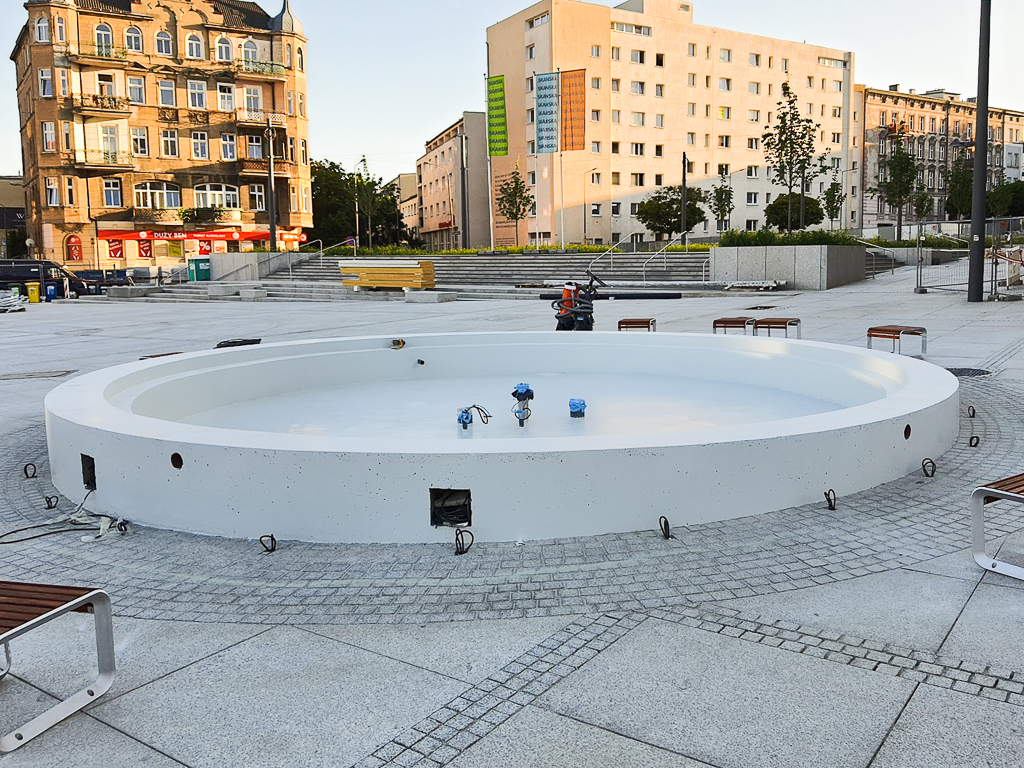 Fontanna pomalowana 2