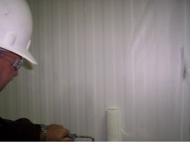 Aplikacja pierwszej warstwy farby Elastometal