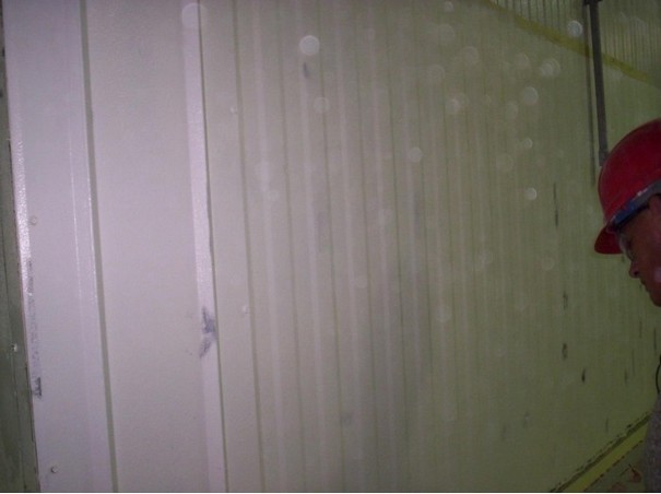 Jak uszczelnić ścianę z paneli warstwowych? Ściana z paneli warstwowych