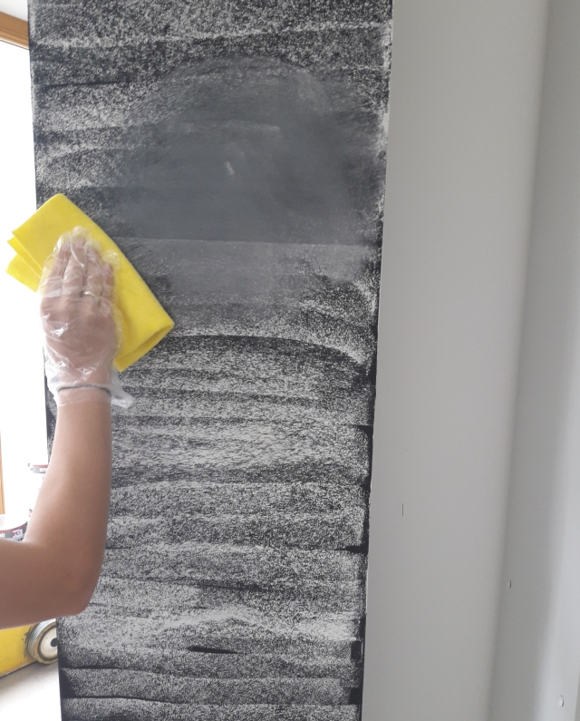 Cały obszar tablicy pokryty kredą 