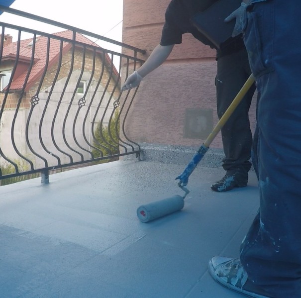 Jak rozsypać płatki dekoracyjne? Rozsypywanie płatków dekoracyjnych na tarasie