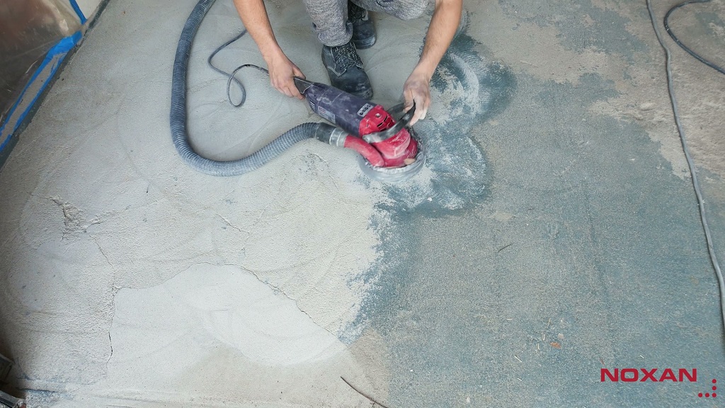 Szlifowanie posadzki szlifierką ręczną