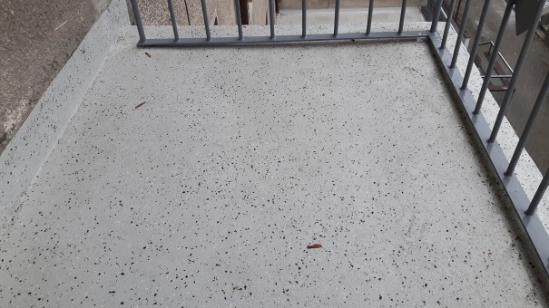 Jak stosować płatki? Zastosowanie płatków dekoracyjnych na balkonie