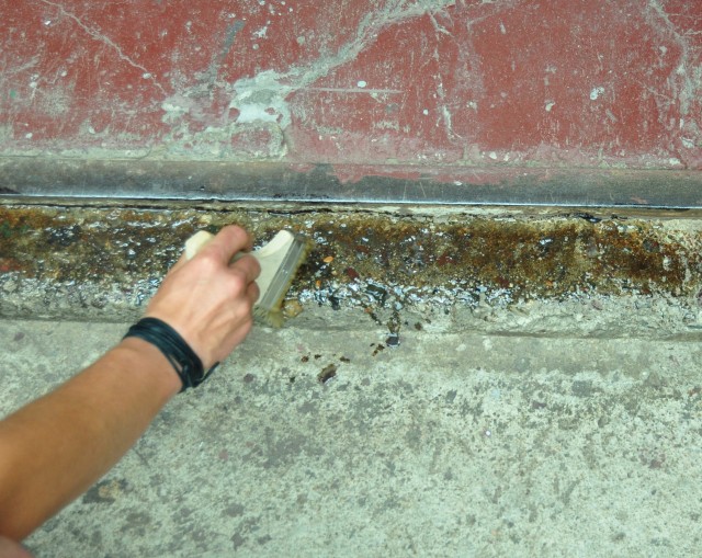 Aplikacja warstwy gruntującej za pomocą pędzla