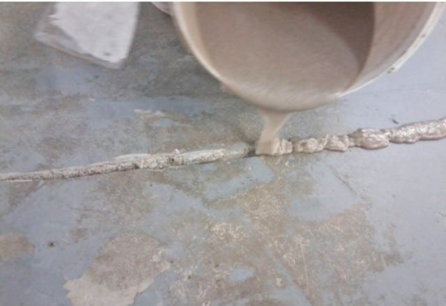 Uzupełnienie ubytków zaprawą epoksydową 