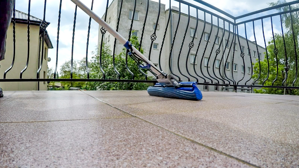 Czyszczenie powierzchni tarasu 