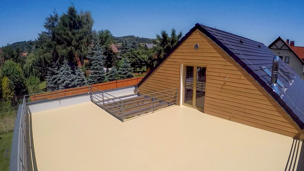 Jednoskładnikowa farba nałożona na masę uszczelniającą 