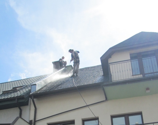 Farba do odnowy gontu bitumicznego Przygotowanie podłoża przed aplikacją farby