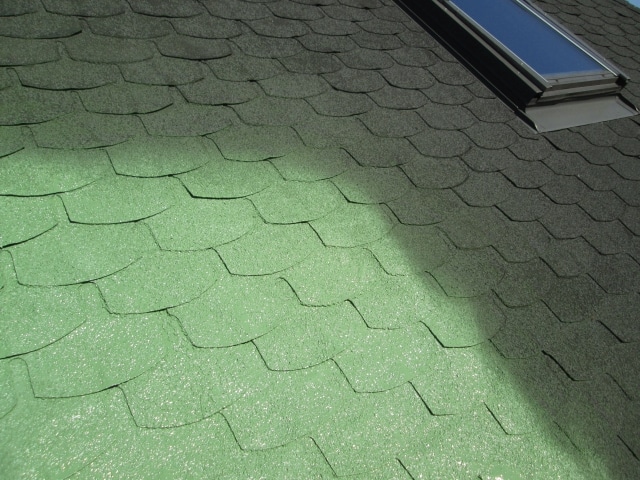 Farba do gontów Pomalowany gont bitumiczny