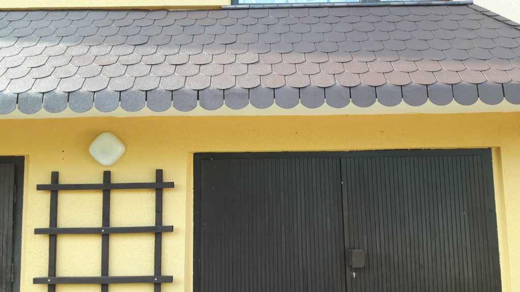 Jak pomalować gont ? Renowacja gontu bitumicznego