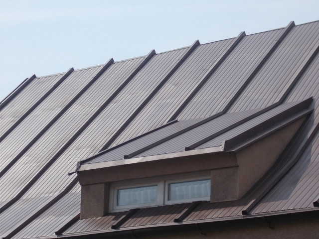 Pomalowany dach farbą Elastometal 