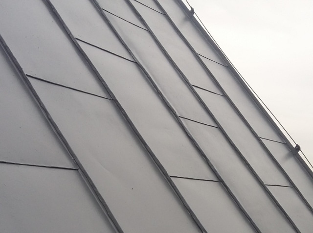 Renowacyjna farba na dachu - Metal Unicoat