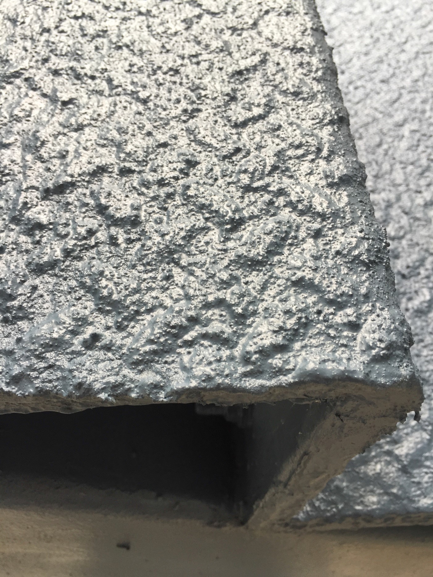 Piasek kwarcowy na farbie Elastometal