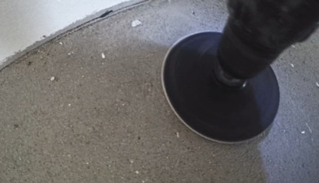 Schody z żywicy Szlifowanie powierzchni betonowej