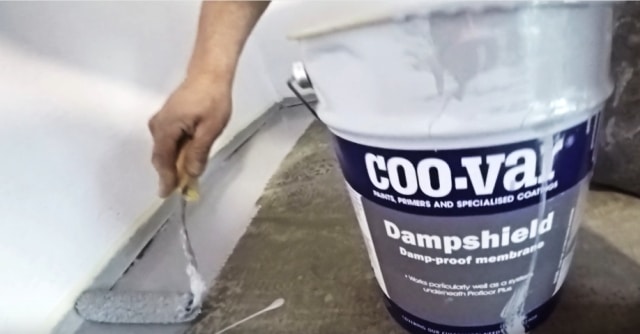 Biała żywica na schodach Gruntowanie powierzchni podkładem epoksydowym