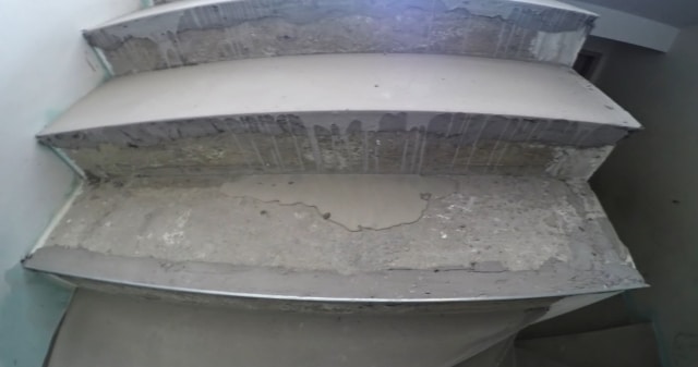 Jaka farba na schody? Zabezpieczenie krawędzi schodów