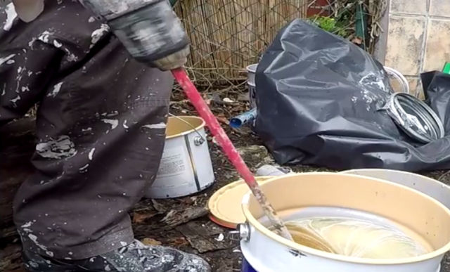 Jak odnowić zbiornik mieszanie podkładu do malowania