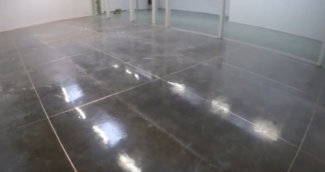 Jak zrobić posadzkę antyelektrostatyczną? Zmatowienie podłoża