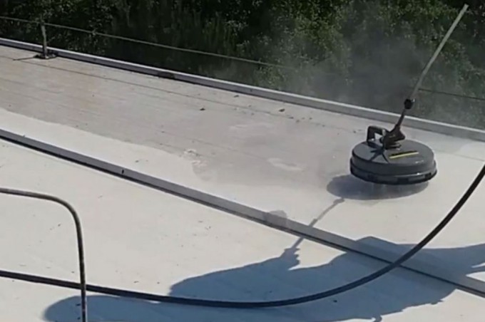 Przygotowanie podłoża przy użyciu myjki ciśnieniowej