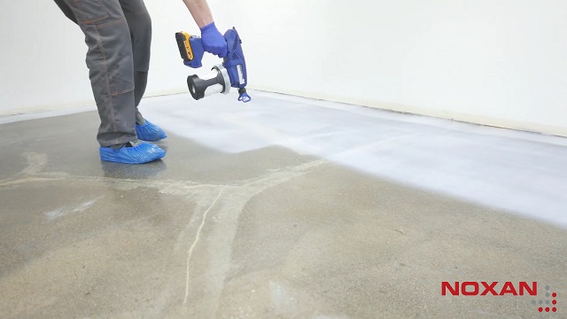 Aplikacja lakieru natryskiem Aplikacja lakieru natryskiem