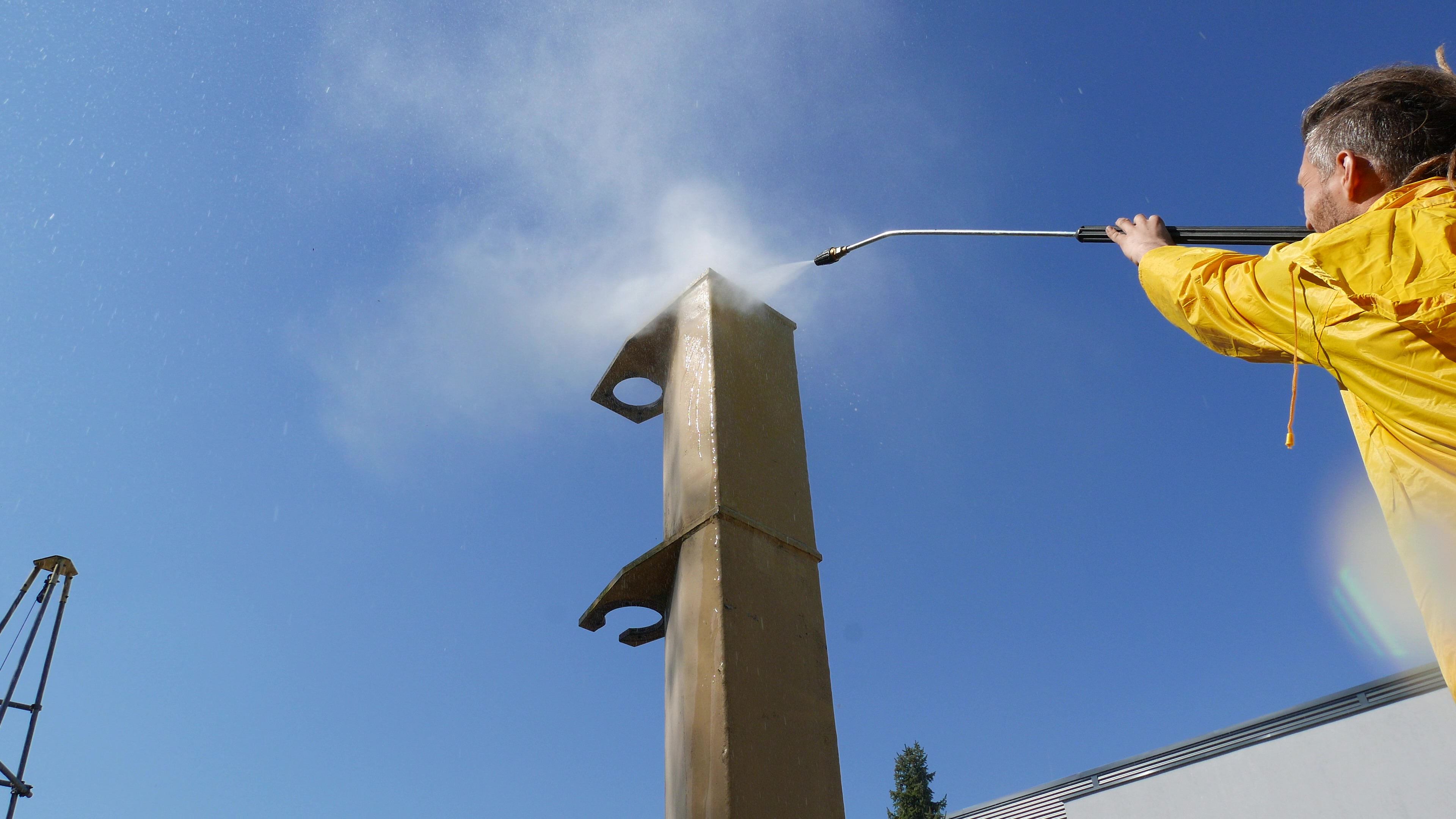 Mycie myjką ciśnieniową elementu stojącego