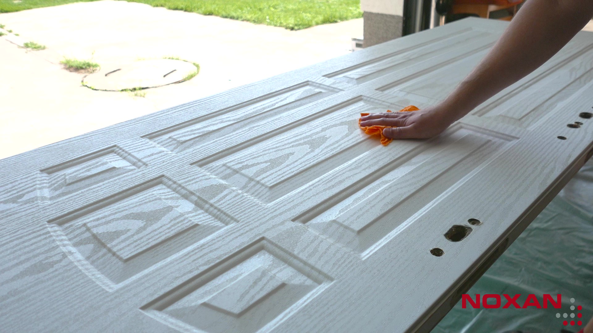 wycieranie drzwi ścierką wycieranie drzwi ścierką