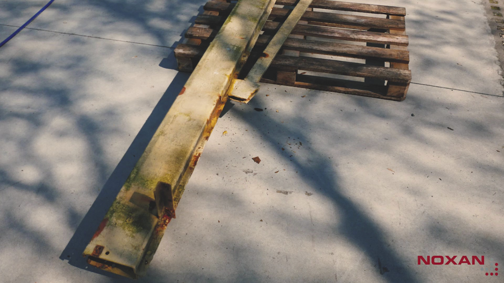 zabrudzona konstrukcja stalow