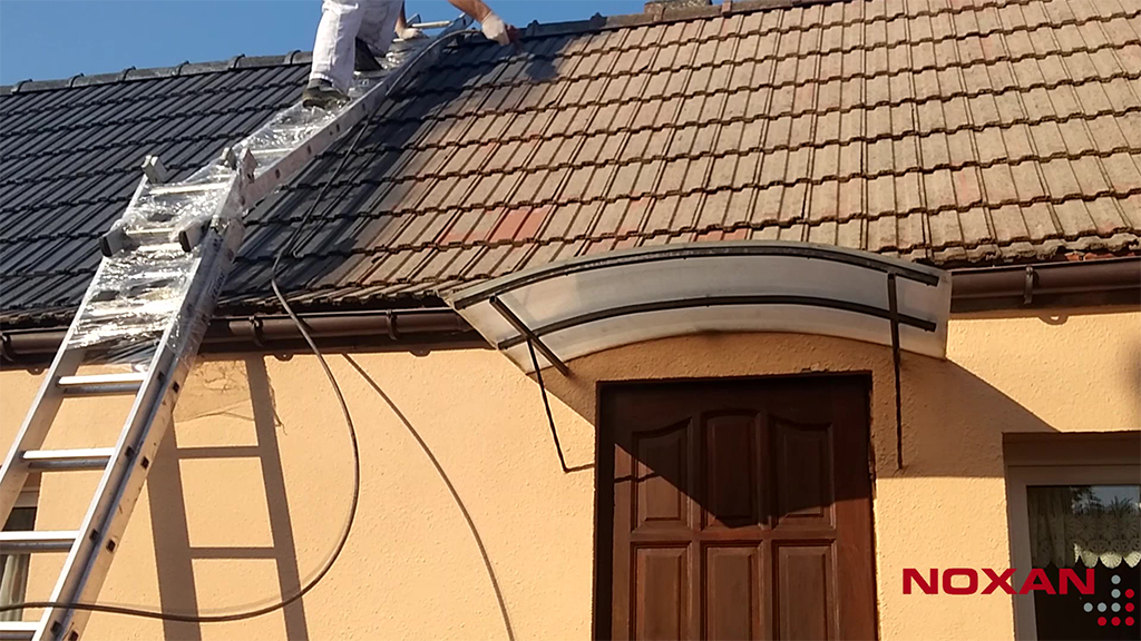 Nakładanie pierwszej warstwy farby