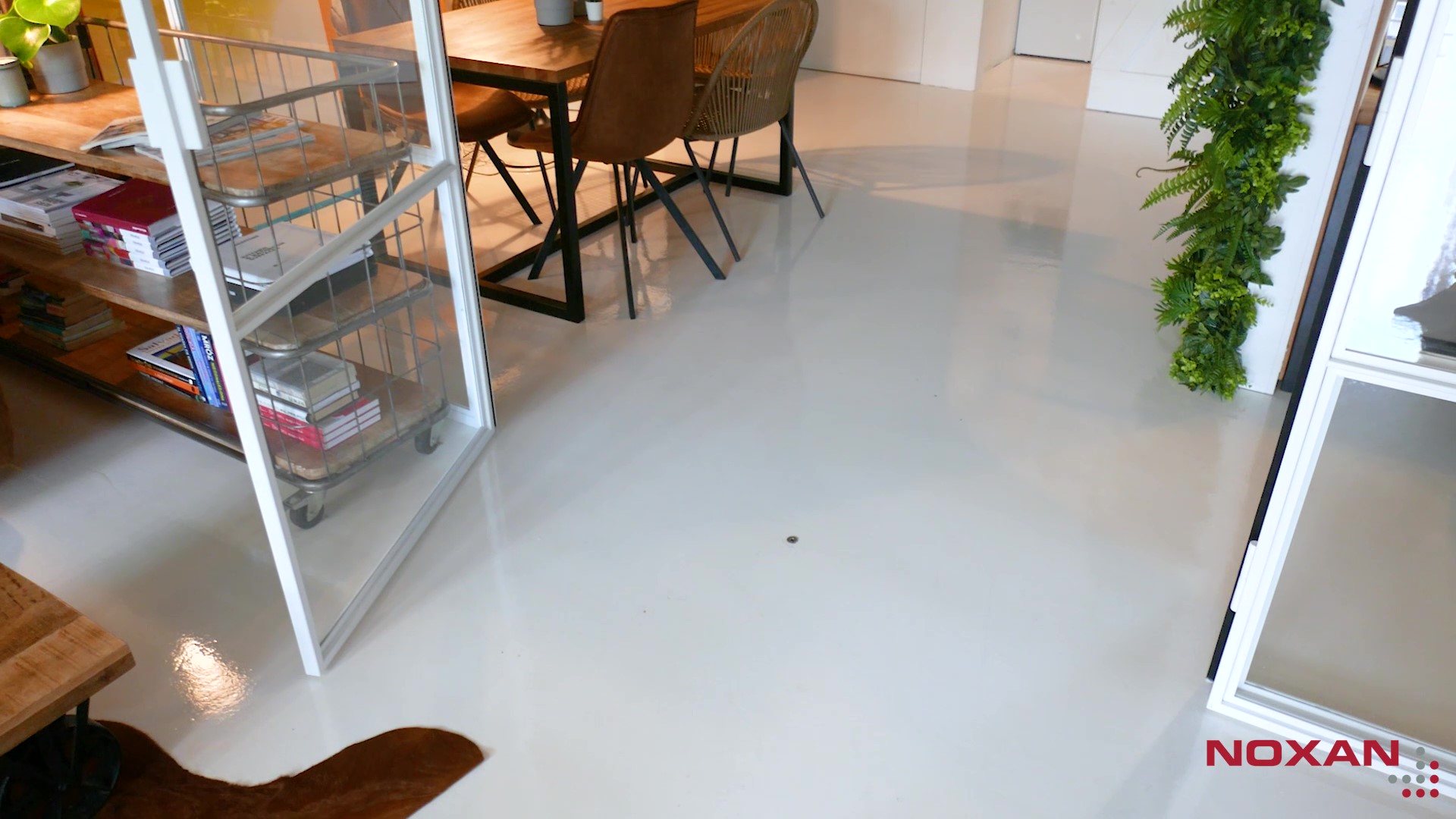 Biuro z posadzką żywiczną